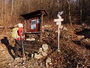 74 Al termine del primo tratto di discesa sul Sentiero vetta